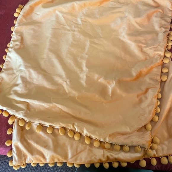 Pom-poms Velvet Solid Cushion Covers - Picture 8 of 8